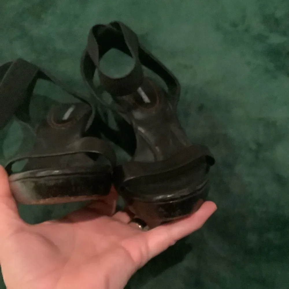 Johnston & Murphy Ankle Strap wedge heels black leather glove strap GUC size 8